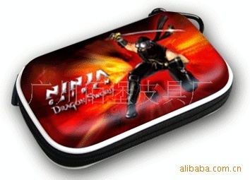 3D動(dòng)畫與皮革工藝的完美結(jié)合 NDS包與NDIi保護(hù)套的制造藝術(shù)